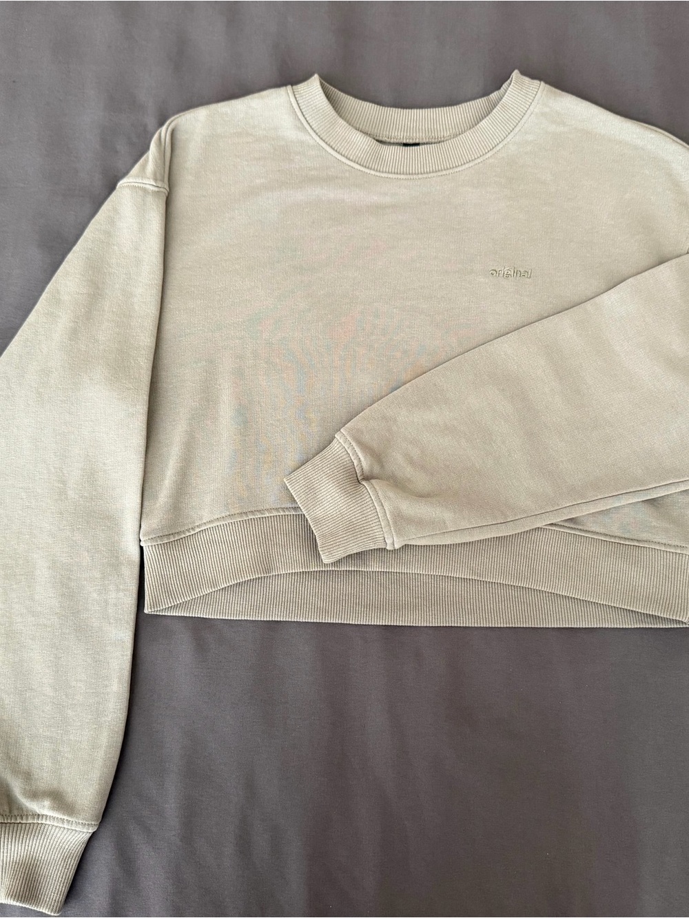 DIVIDED by H&M Cropped Crewneck Sweatshirt in Light Olive Green - XS / US 2